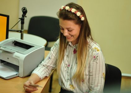 В Украине выдали милионную ID-карту, владельцем паспорта с «золотым» номером №001000000 стала киевская школьница