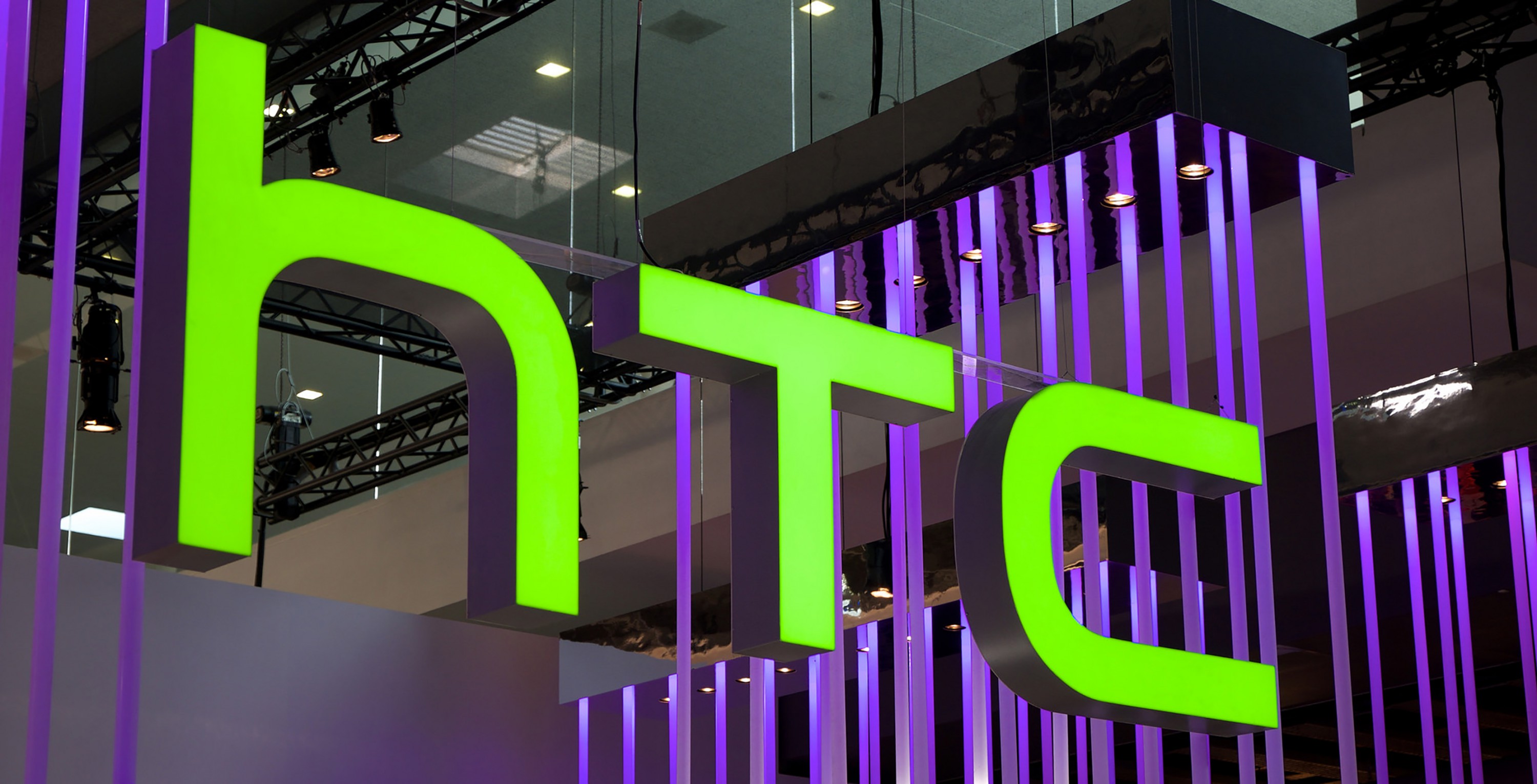 Новый флагманский смартфон HTC должны представить 2 ноября
