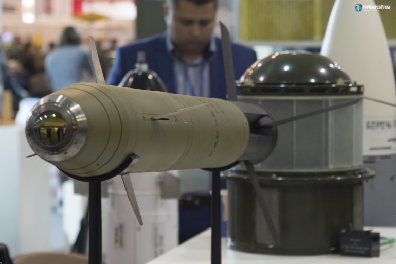 "Укроборонпром" представил "умный" высокоточный артиллерийский снаряд "Карасук" с полуактивным лазерным наведением