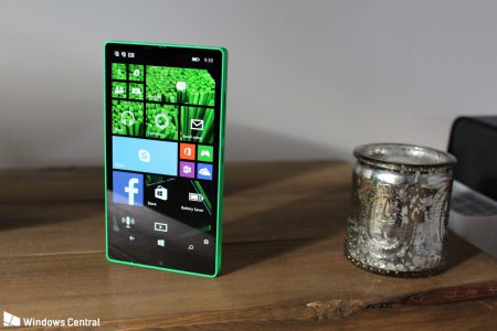 Фотогалерея дня: Прототип безрамочного смартфона Microsoft Lumia (Vela) с Windows Phone из 2014 года