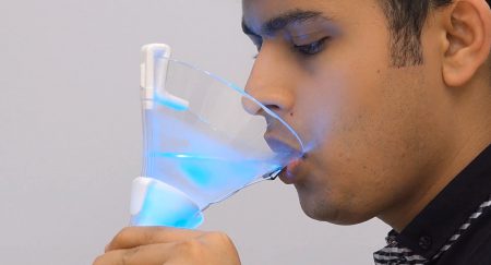 Vocktail — умный стакан, который способен превратить обычную воду в виртуальный напиток