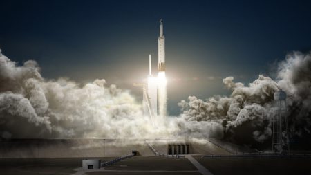 SpaceX отложила запуск сверхтяжелой ракеты Falcon Heavy до следующего года
