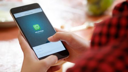 Более миллиона человек скачали фейковый WhatsApp из магазина Google Play