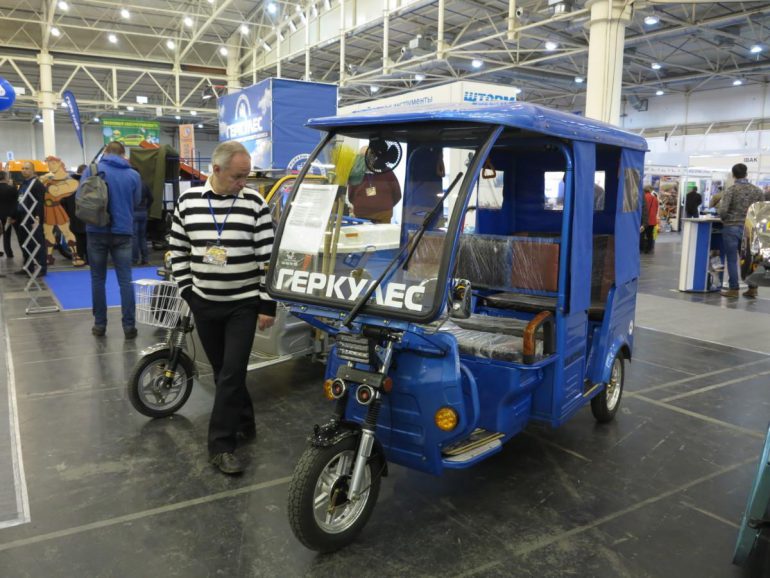 В Украине начинаются продажи доступных электромобилей и трициклов по цене от 62 тыс. грн, а во Львове планируют открыть сеть бесплатных зарядных станций