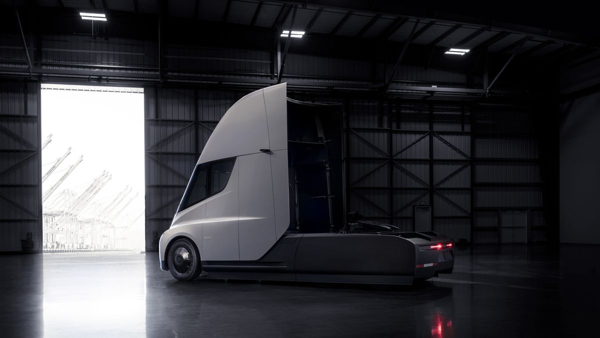 Представлен электрический грузовик Tesla Semi Truck с дальностью хода 800 км