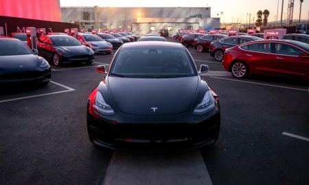 На фоне отставания от графика производства Model 3 компания Tesla зафиксировала крупнейший в истории квартальный убыток