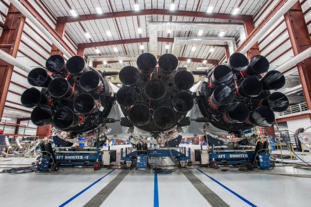Фотогалерея дня: сверхтяжелая ракета-носитель Falcon Heavy