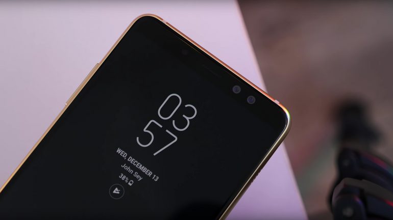 Смартфоны Samsung Galaxy A8 (2018) и A8+ (2018) сравнили друг с другом в новом видео