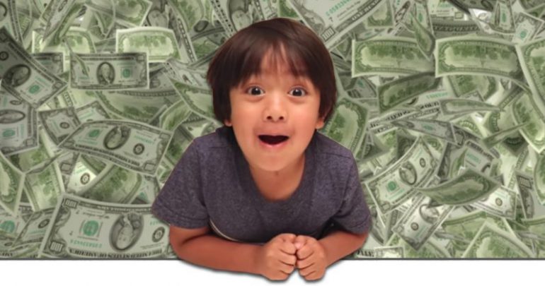 6-летний мальчик за год заработал на YouTube целых $11 млн