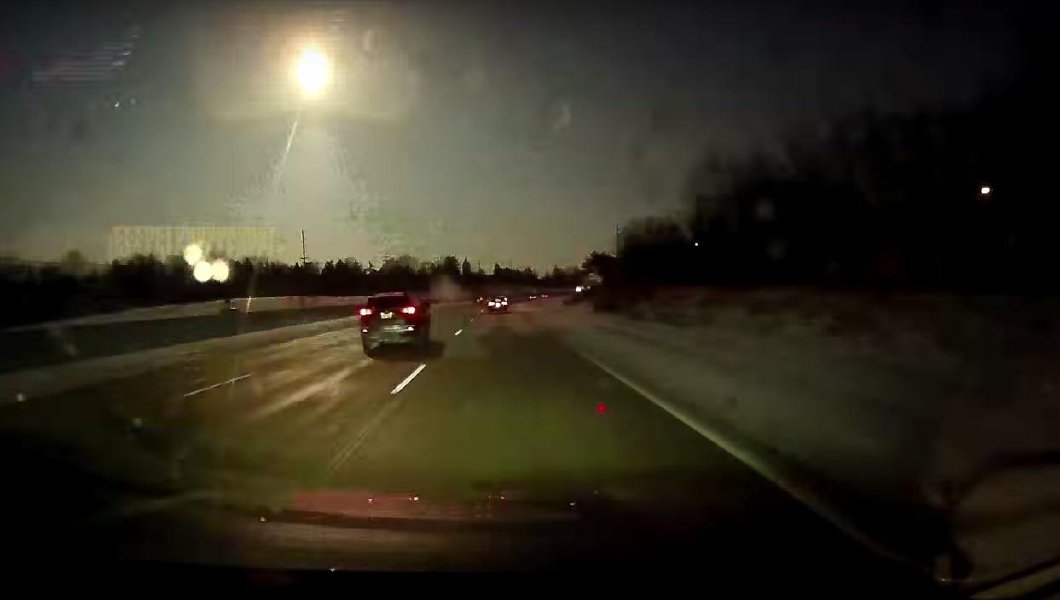 Видео: падение метеорита в Мичигане