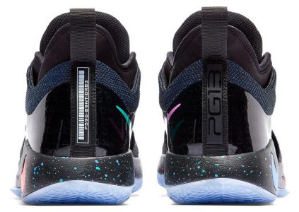 Nike совместно с баскетболистом Полом Джорджем выпустили кроссовки PG2 в стилистике PlayStation