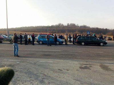 Протестующие против ужесточения правил беспошлинного ввоза товаров перекрыли ряд дорог на границе с Польшей