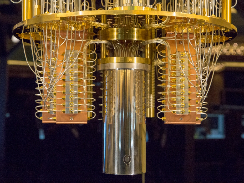Вот так выглядит 50-кубитный квантовый компьютер IBM