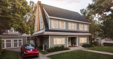 Tesla наконец начала серийный выпуск «солнечных крыш» Solar Roof
