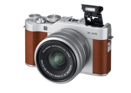 Fujifilm анонсировала беззеркальную камеру X-A5 и первый в серии X моторизованный зум-объектив
