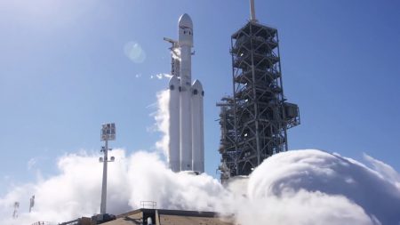 Видео дня: Огневые испытания всех 27 двигателей тяжелой ракеты-носителя Falcon Heavy