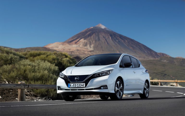 Электромобиль Nissan Leaf 2018 собрал 40 тыс. предзаказов по всему миру, в Европе его уже доставляют первым покупателям, а в США его можно взять в лизинг за $229 в месяц