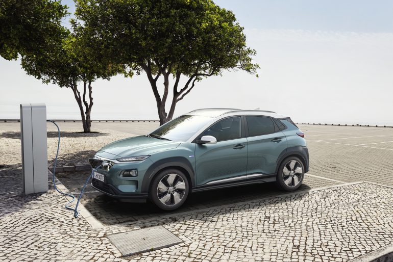 Hyundai представила электрический кроссовер Kona Electric в двух версиях с запасом хода 470 км (64 кВтч) и 300 км (39 кВтч)