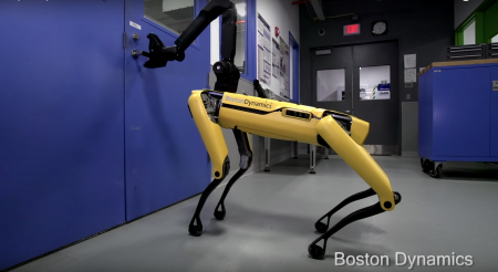 Boston Dynamics научила робота-собаку SpotMini открывать двери (в том числе и для друзей). Все снова заговорили о восстании машин