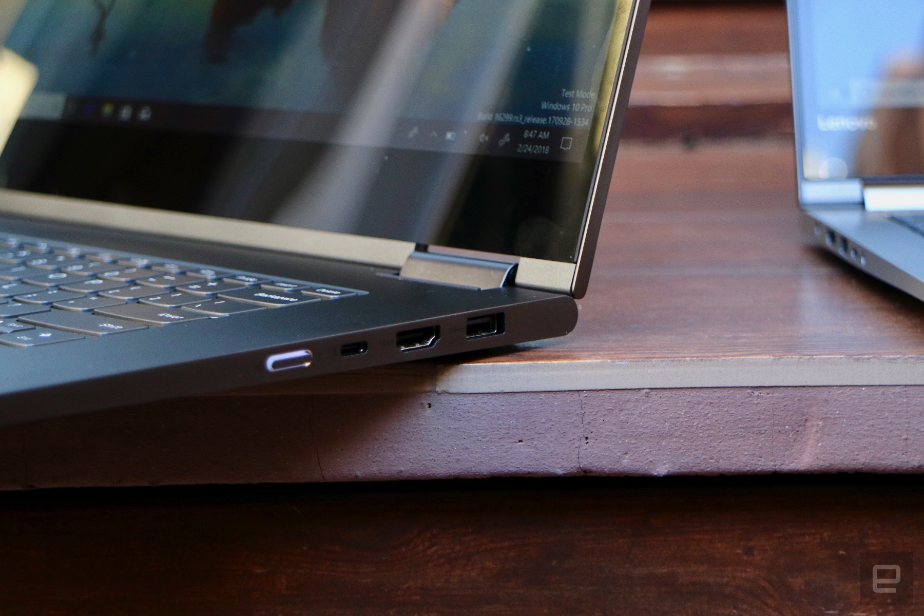 Lenovo показала гибридный ноутбук Yoga 730 с поддержкой Cortana и Alexa