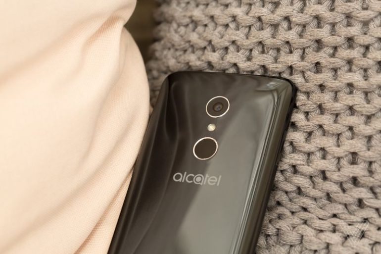 Alcatel привезла на MWC 2018 сразу пять смартфонов и два планшета