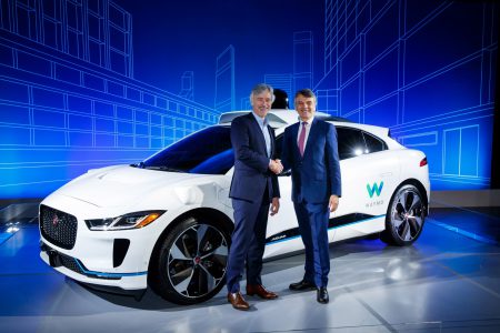 Jaguar и Waymo объявили о стратегическом партнерстве. Первые беспилотные электромобили Jaguar I-Pace выйдут на дороги в 2018 году, постепенно их количество в сервисе Waymo вырастет до 20 тыс. штук