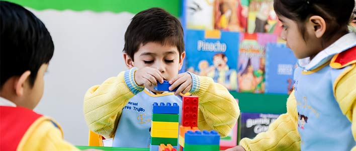 Все первые классы в Украине бесплатно получат наборы конструкторов LEGO