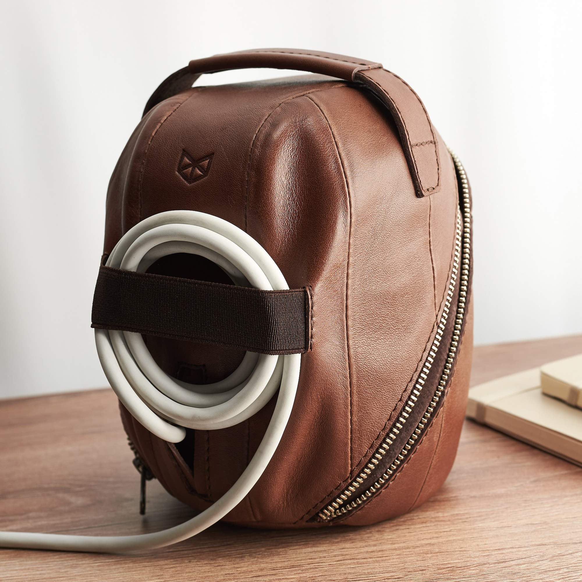 90-долларовая кожаная сумка-чехол Capra Leather для переноски домашней колонки Apple HomePod