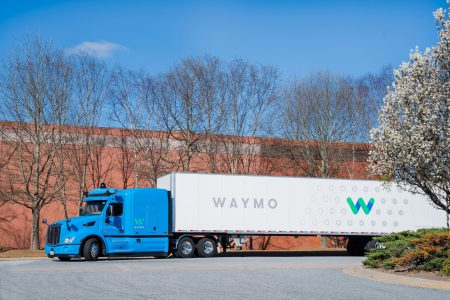 Waymo расширила свою программу испытаний беспилотных автомобилей на грузовики, которые будут доставлять грузы для дата-центров Google