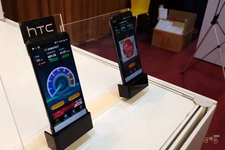 Смартфон HTC U12 получит новый дизайн с белым матовым стеклом, который поможет ему выделяться на фоне других стеклянных моделей