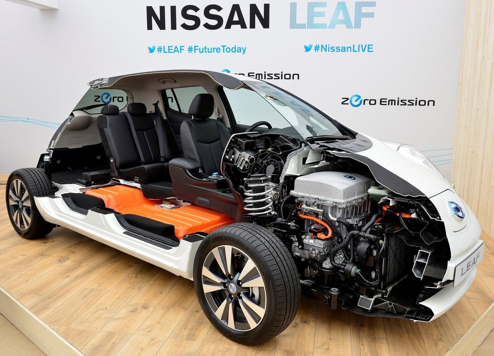 Ремонт Nissan LEAF: АКБ за $3-6 тыс. и замена масла