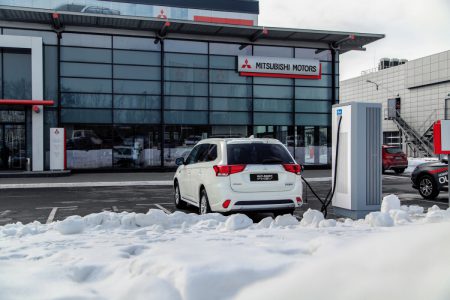Mitsubishi начала развивать сеть зарядных станций для электромобилей в Украине