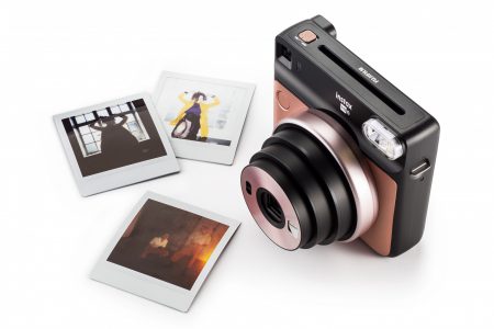 Fujifilm Instax Square SQ6 – первая аналоговая фотокамера компании с моментальной печатью квадратных снимков