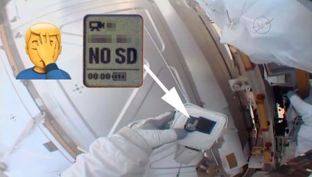 «А если „Нет SD“? Что это значит?». Астронавт NASA вышел в открытый космос с камерой, но забыл вставить в нее карту памяти