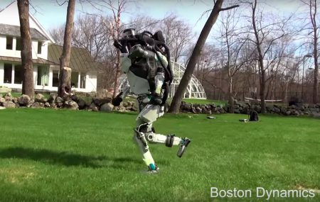 Видео дня: робот Boston Dynamics Atlas на утренней пробежке
