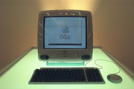 20 лет назад Стив Джобс представил миру первый iMac