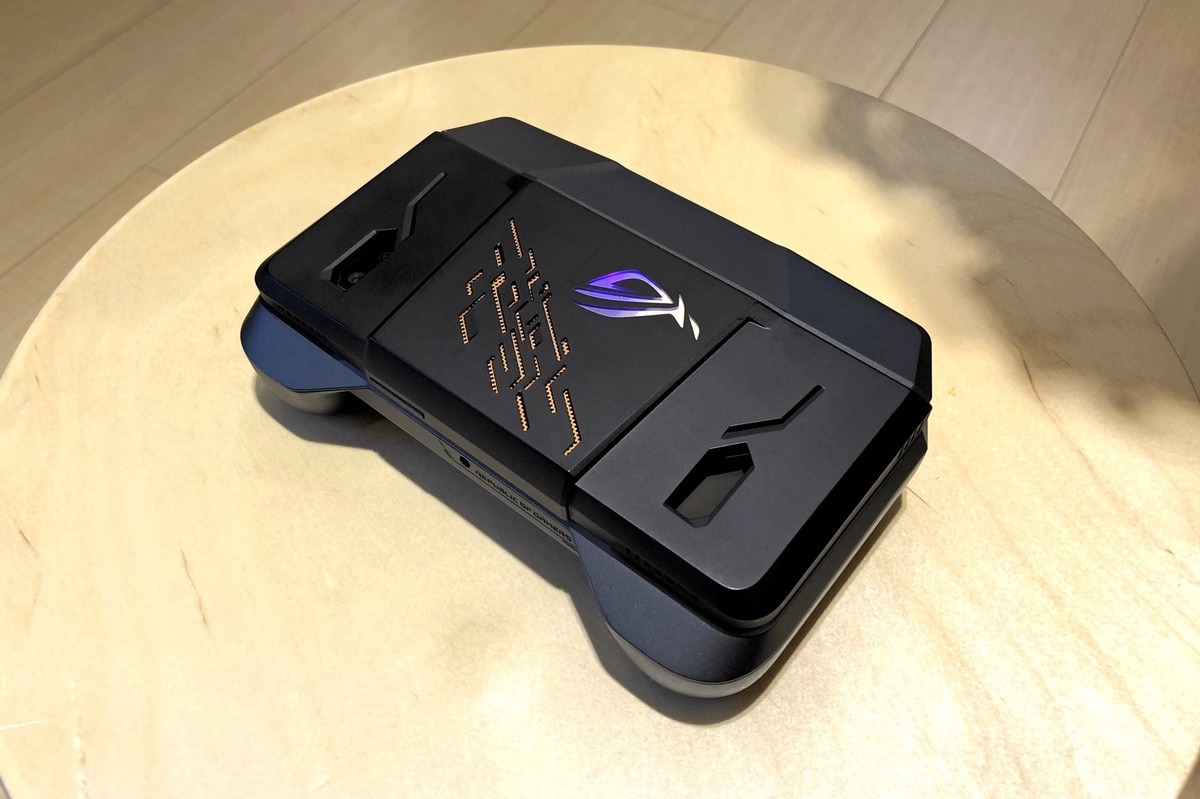ROG Phone: первый взгляд на игровой смартфон ASUS