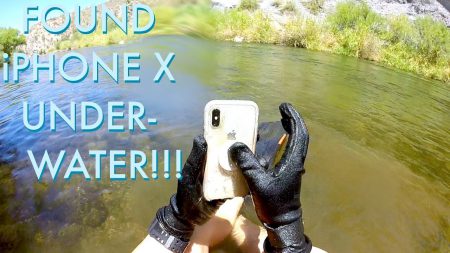 iPhone X две недели пролежал на дне реки, после чего без проблем заработал [видео]