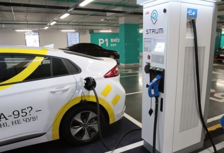 «ДТЭК» запустил в Киеве сеть скоростных зарядок для электромобилей STRUM