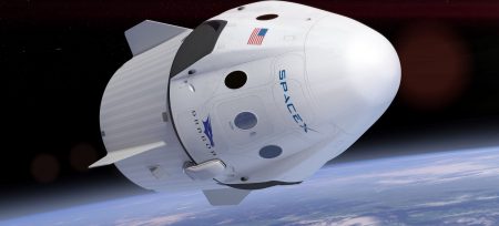 SpaceX отложила туристические полеты вокруг Луны как минимум на год