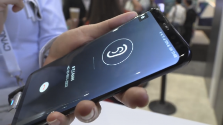 Смартфонам Samsung Galaxy S10 и LG G8 приписывают «говорящие» дисплеи, занимающие 100% площади лицевой панели