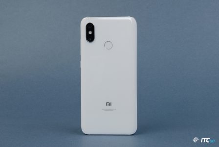 Xiaomi Mi 8 дизайн