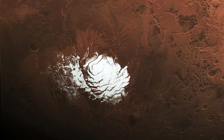 Учёные обнаружили гигантский подземный резервуар с жидкой водой под поверхностью Марса, где может существовать жизнь