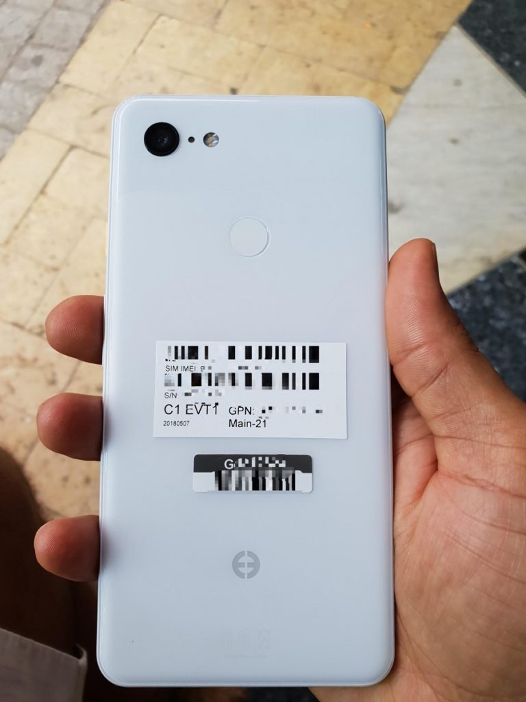 «Живые» фото демонстрируют прототип смартфона Google Pixel 3 XL спереди и сзади