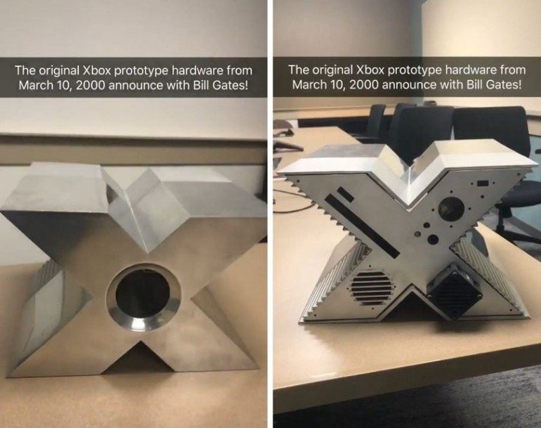 Microsoft выставил в музее прототип первой консоли Xbox в виде массивной алюминиевой буквы "X"