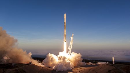 В рамках миссии SSO-A ракета SpaceX Falcon 9 выведет на орбиту сразу 71 спутник, но это не будет рекордом для отрасли