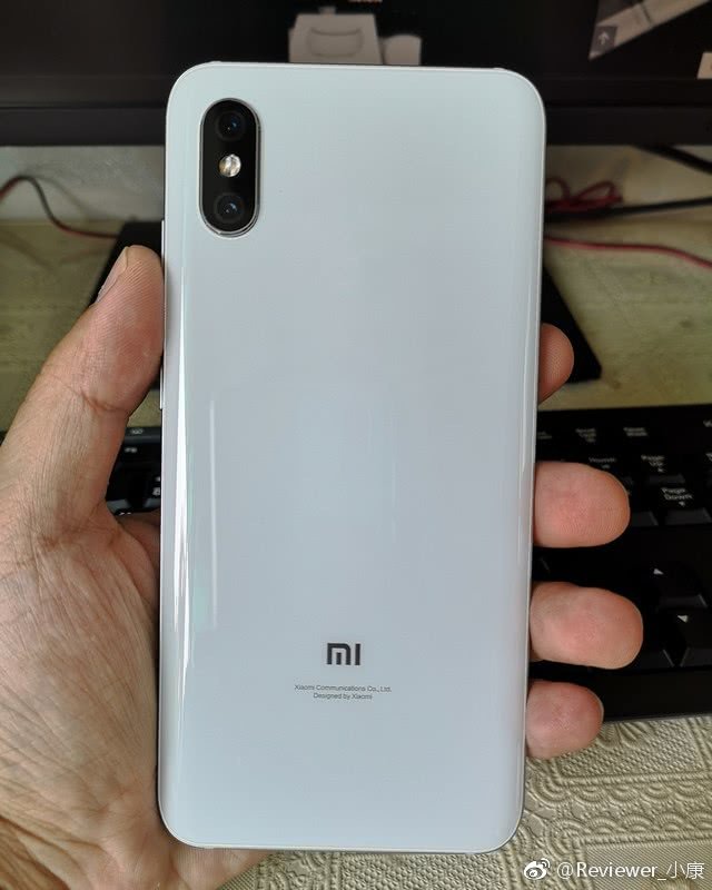 На фотографиях засветился смартфон Xiaomi Mi 8X на базе процессора Snapdragon 710 и без дактилоскопического датчика на задней панели