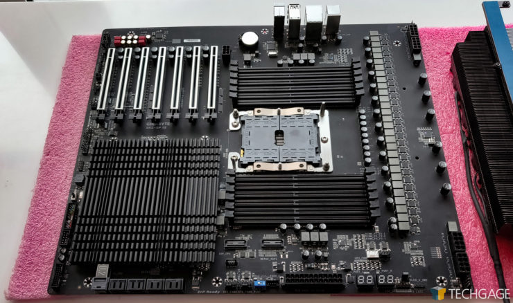Вместе с 28-ядерным процессором Intel Skylake-X будет представлена премиальная платформа X599 с поддержкой 6-канальной памяти