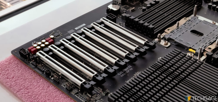 Вместе с 28-ядерным процессором Intel Skylake-X будет представлена премиальная платформа X599 с поддержкой 6-канальной памяти