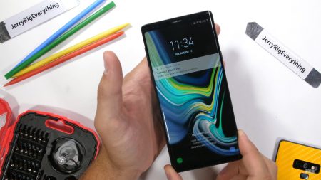 JerryRigEverything испытал на прочность и разобрал флагманский смартфон Samsung Galaxy Note 9 [видео]